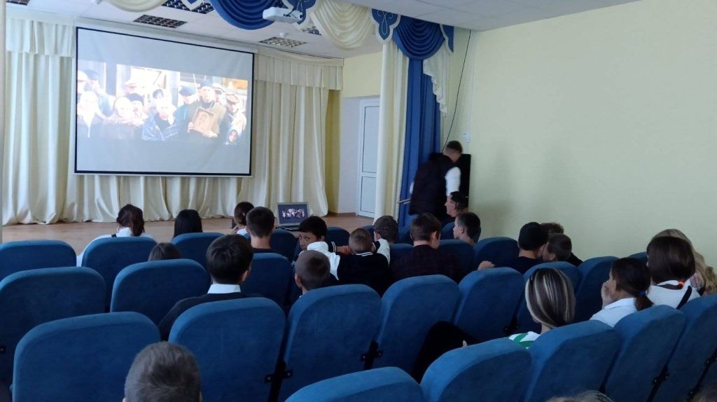 u9cbuigvhm-1024x574 Мнение о фильме "На другом берегу": нужно сохранять семейные ценности и родство несмотря ни на что