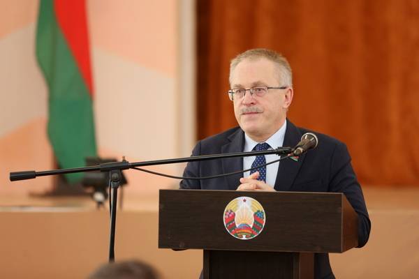 6l4a3463 Члены Совета Республики проведут прямые телефонные линии 11 октября