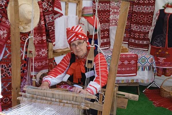 img_1272 Народного мастера Беларуси Людмилу Ковалёву наградили грамотой Министерства культуры