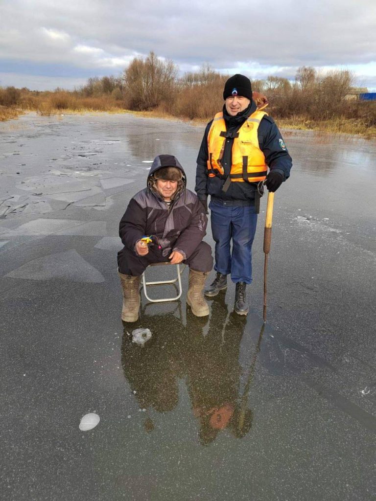 photo_2023-11-22_16-17-26-768x1024 В Ветковском районе рыбаки уже вышли на тонкий лёд