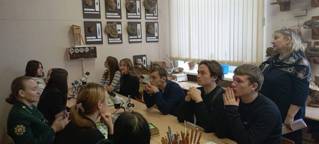 photo_2023-11-22_16-58-58-3-1024x462 Учащиеся Столбунского школьного лесничества — гости кафедры лесохозяйственных дисциплин ГГУ