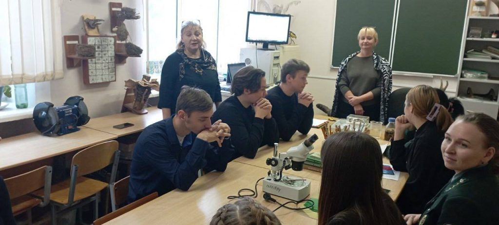 photo_2023-11-22_16-59-00-1024x462 Учащиеся Столбунского школьного лесничества — гости кафедры лесохозяйственных дисциплин ГГУ