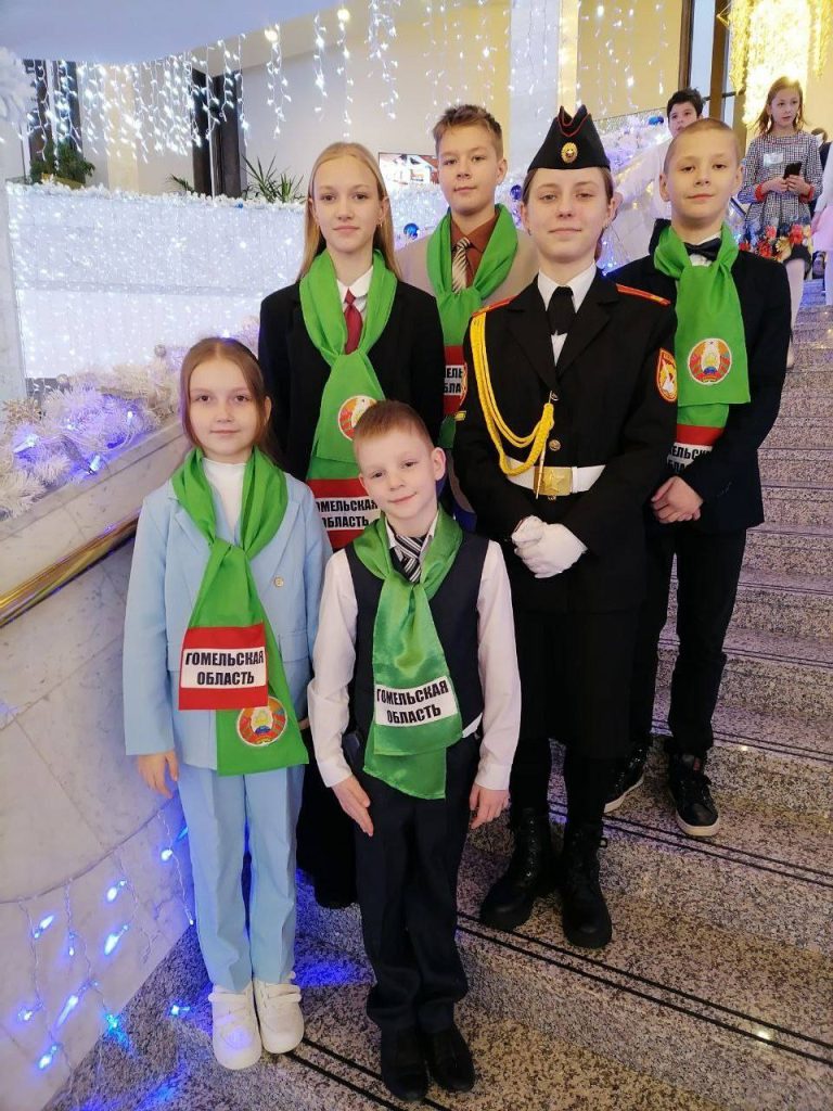 photo_2023-12-28_15-42-42-4-768x1024 Ветковчанки посетили Главную ёлку страны