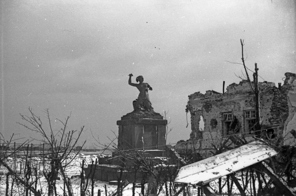 varshava-1-1024x678 Варшавская сирена пережила оккупацию города, но не современный разгул демократии