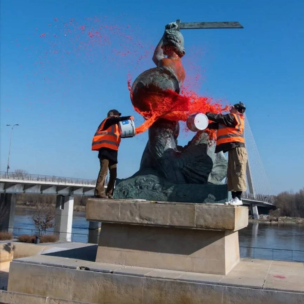 varshava-3-1024x1024 Варшавская сирена пережила оккупацию города, но не современный разгул демократии
