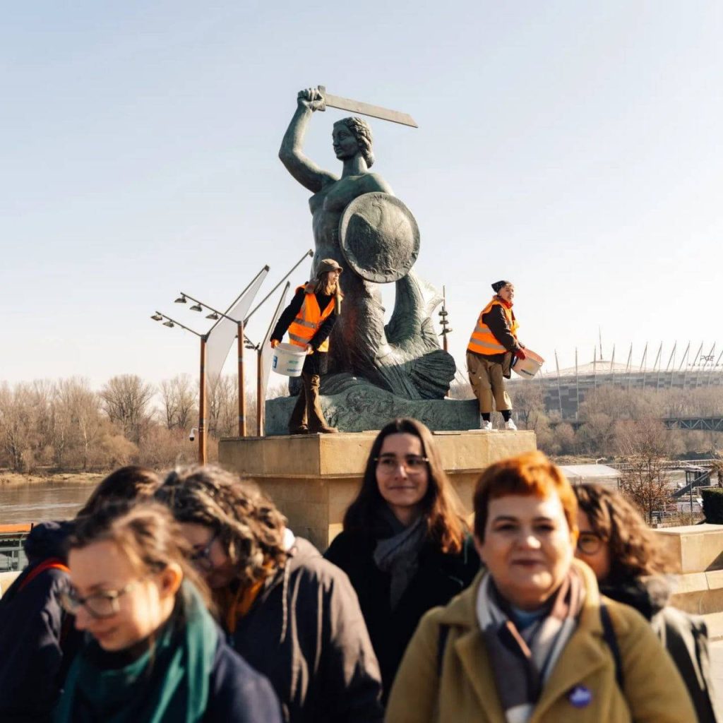 varshava-4-1024x1024 Варшавская сирена пережила оккупацию города, но не современный разгул демократии