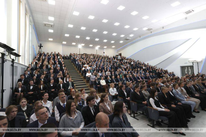 s_sh6439_result Александр Лукашенко встретился со студентами в Витебском государственном университете в формате открытого микрофона