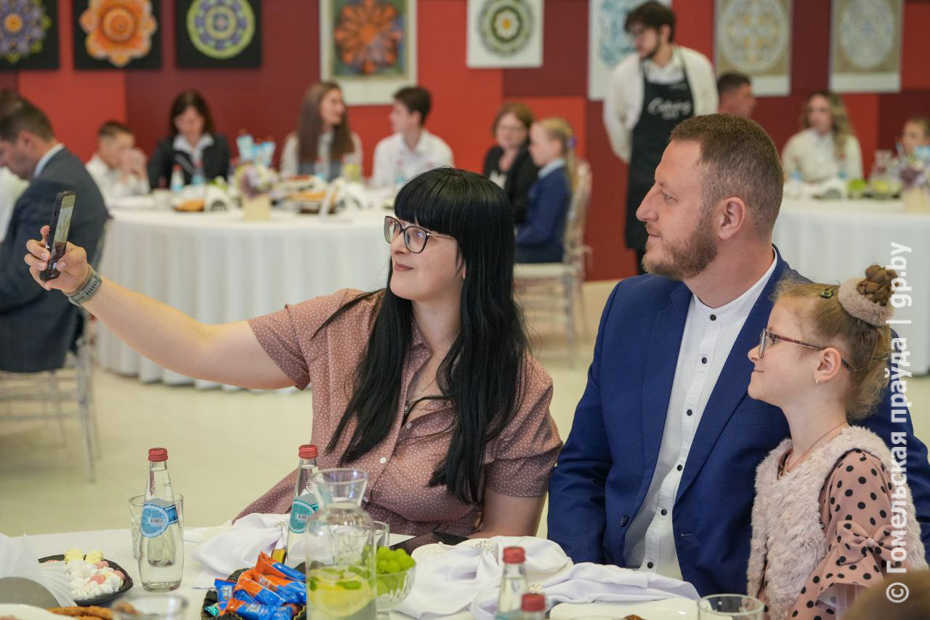 39bhcvim1u326d7hwosj72ucsdwf387y Губернатор Иван Крупко вручил орден Матери жительницам Гомельщины