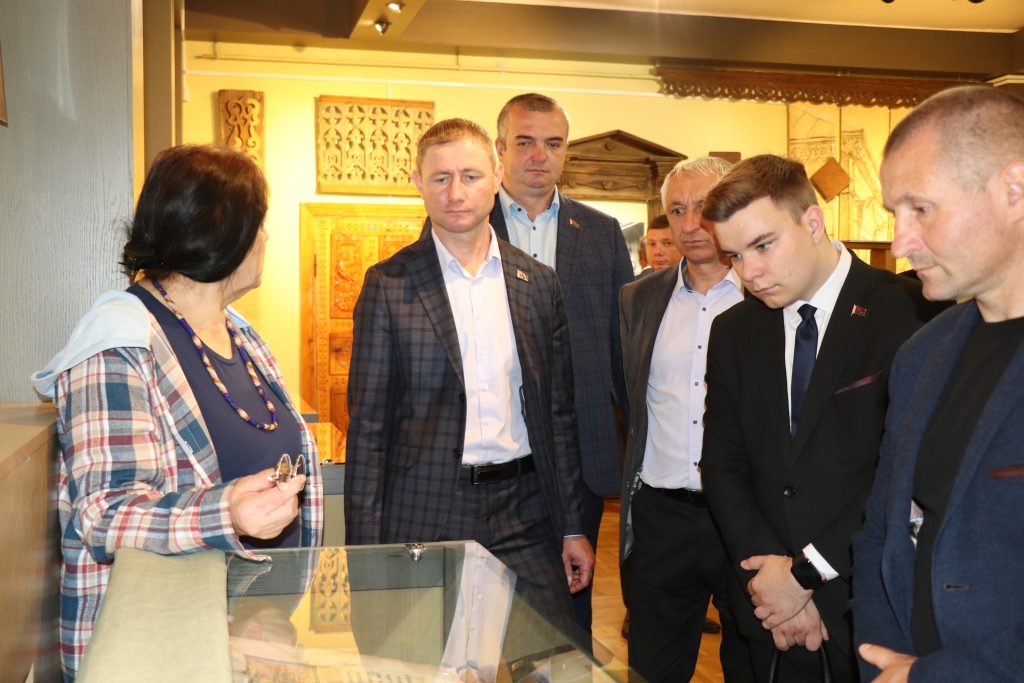 IMG_0740-1024x683 Состоялась двенадцатая очередная выездная сессия Ветковского районного Совета депутатов