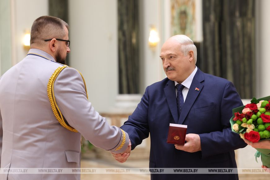 gor_5042_result-1 Александр Лукашенко в преддверии священной даты - 80-летия Победы - вручил государственные награды