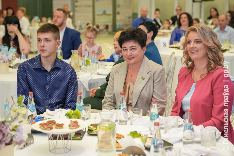 lfuyx14v93keqlz9nvfnh3urle94gv6z Губернатор Иван Крупко вручил орден Матери жительницам Гомельщины