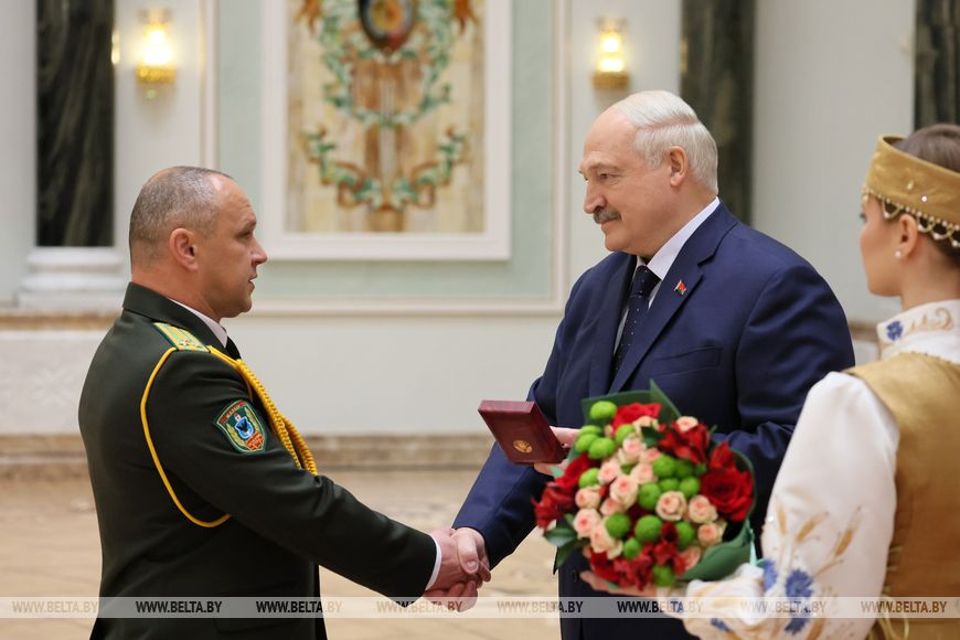 mguk1295_result Александр Лукашенко в преддверии священной даты - 80-летия Победы - вручил государственные награды