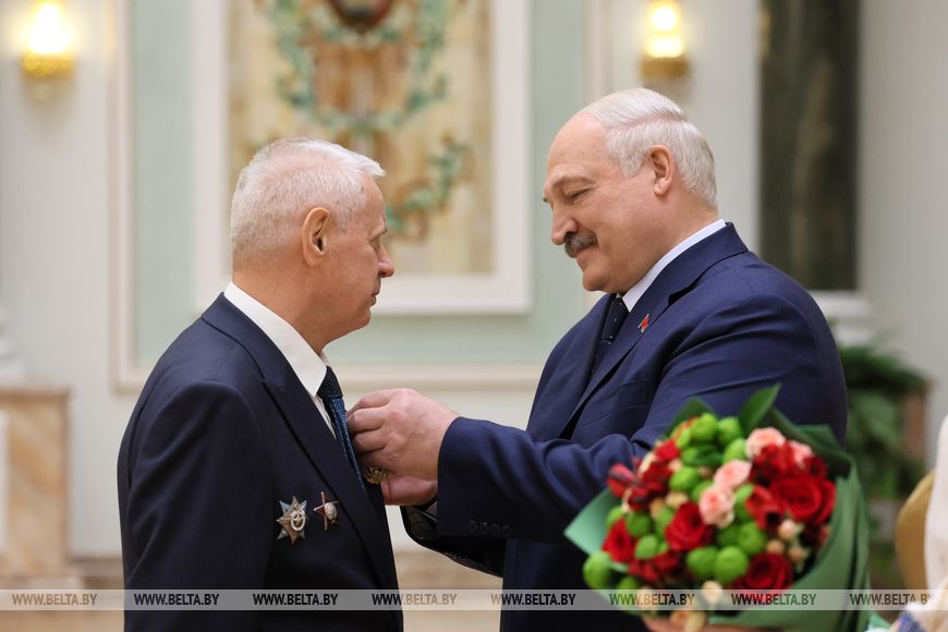 mguk2301_result Александр Лукашенко в преддверии священной даты - 80-летия Победы - вручил государственные награды