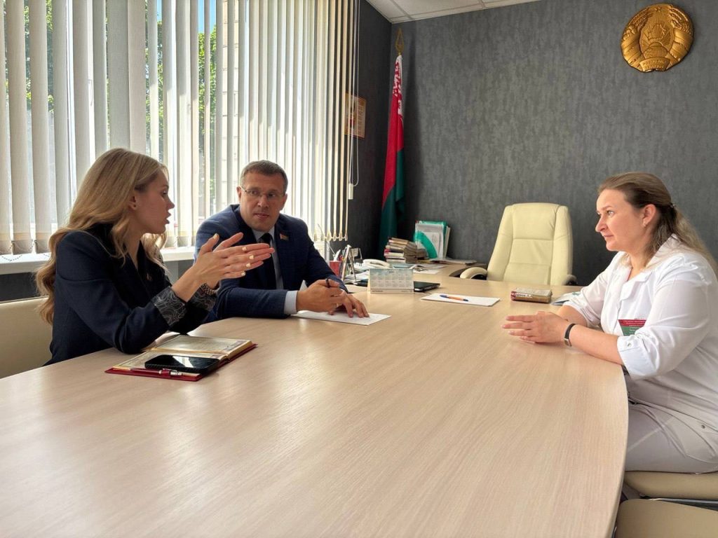 nU2AlUUJ2kE-1024x768 Депутат Палаты представителей Национального собрания Республики Беларусь Руслан Вегера работал в Ветковском районе