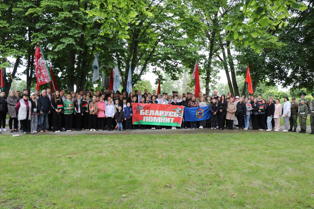 IMG_2128-1024x683 Митинг-реквием "Память сердца" прошёл в д.Хальч