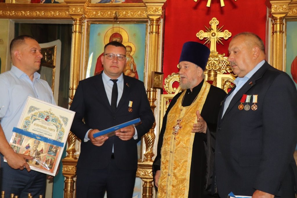 50Ut0Q1loNG-1XkvqsNeP2A_O2IimvhYi-78W40dV4xvwk9fW9fOF18yvrV70pxNNjkD67KSEJ9LWW3Ljw1Qjj3K-1024x682 Настоятель храма Преображения Господня г. Ветки протоиерей Михаил Борисёнок вручил епархиальные награды