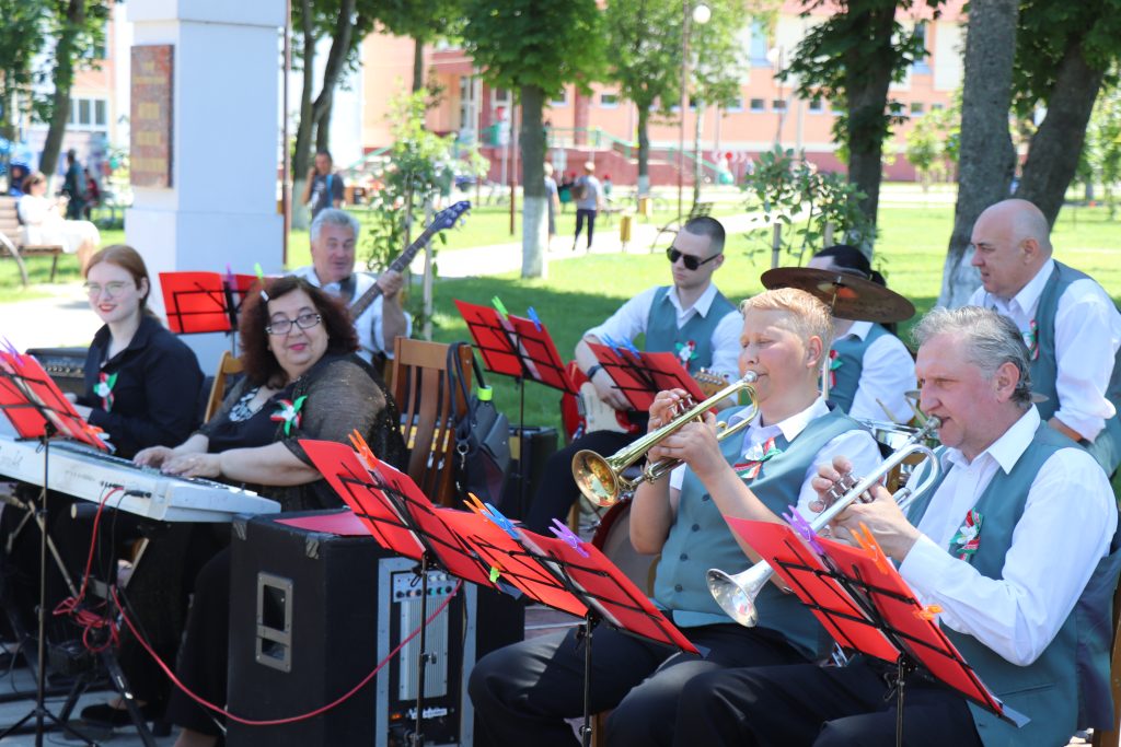 IMG_2869-1024x683 День Независимости в Ветке: эмоции, радость и единство поколений