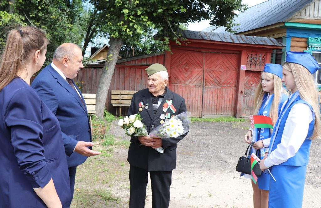 UjIWDsd1p52BLtRcLX0P344wUHFoAcSlDIsvzsUJHYtXZHI3E_QCJV6FBTVxejP7TVD5HJafB9ODRMN9BCbLltPv-1024x665 Ветерана войны Михаила Гриськова поздравили с Днем Независимости Республики Беларусь