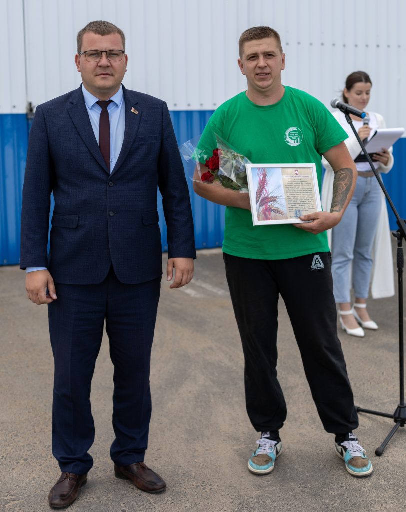 1-5-1-813x1024 На Ветковщине продолжают чествовать передовиков уборочной кампании