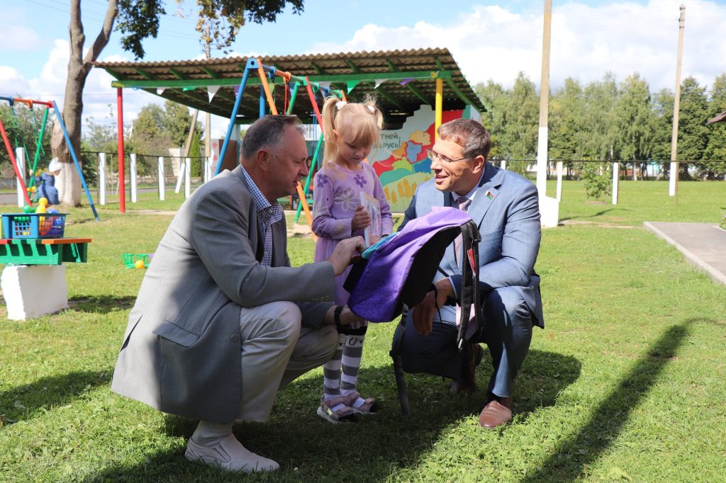 17aGSNBIZlgRyAxzjzRoOmRHmRfsvNdkDbcvNmSMET6y-lxatT7C1Dp_PQa7czEv41PfLaRbITKUX5D0N2T9l232-1024x682 Благотворительная акция «Соберём портфель первокласснику» проходит на Ветковщине