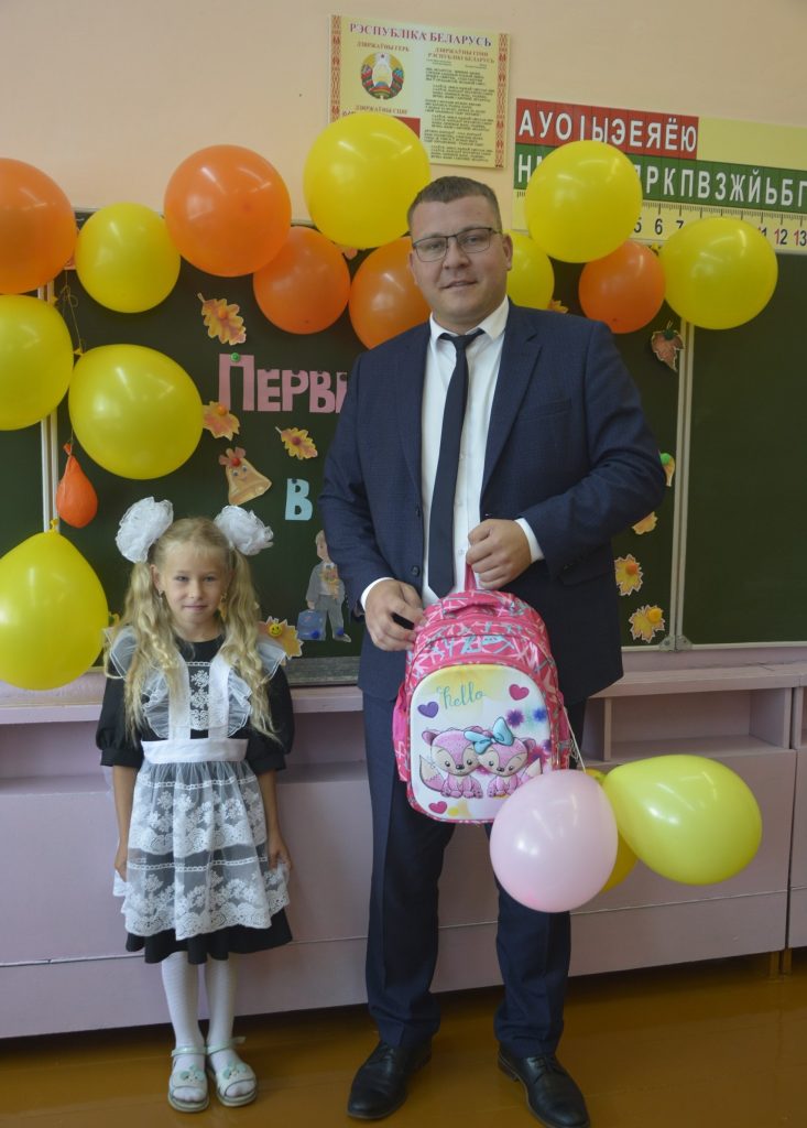 64sg-H97bUz8G479pokaDBKfkQT-qR4KlzcW2TpyvSpOPR7-fHV3wmeiITMuq81xmzhXegPNbwr9pPUh6S-MHtPw-1-733x1024 На Ветковщине продолжается акция «Соберем портфель первокласснику»