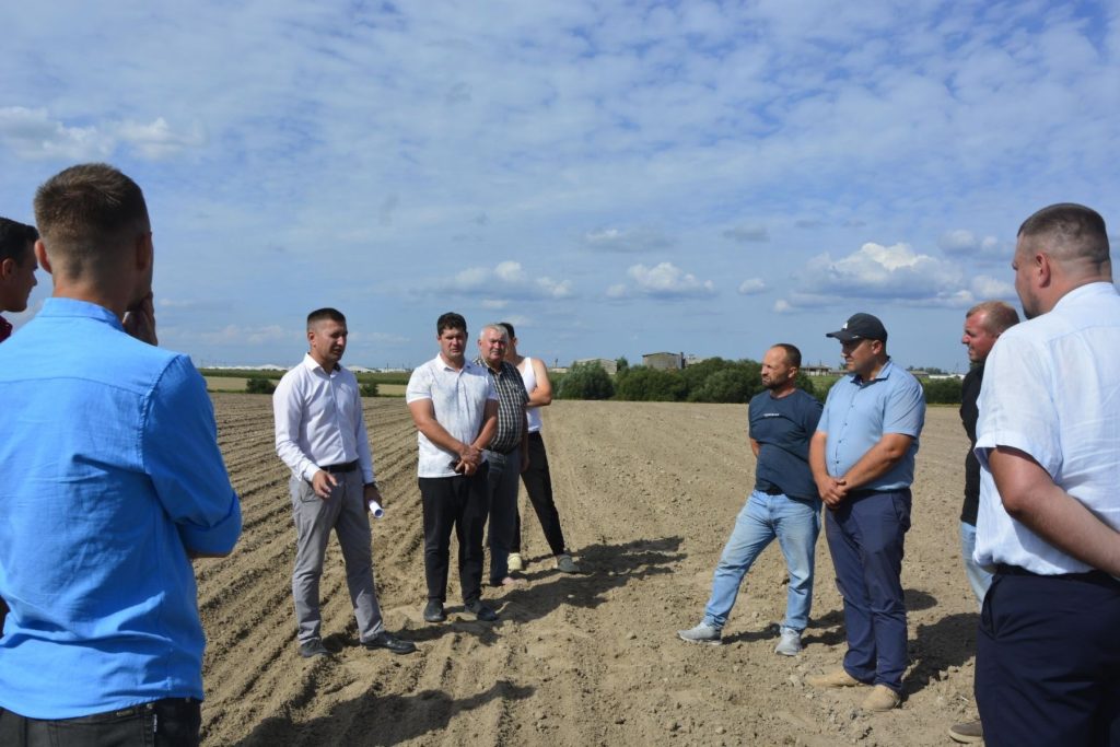 FXCvGxMwEw0USciIvaEFa_v8boTiMBH0AXcd0ZFdzqJyJlEg4KTcuTgZJ3iwH7IKx3k8nlZ9MSOeZDAkWvuJoAQZ-1024x683 Технологию сева и возделывания ярового и озимого рапса обсудили на Ветковщине