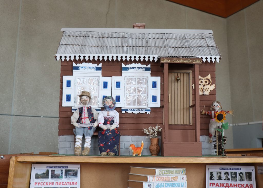 IMG_4320-1024x733 «Русский дом» пополнил фонд ветковской библиотеки