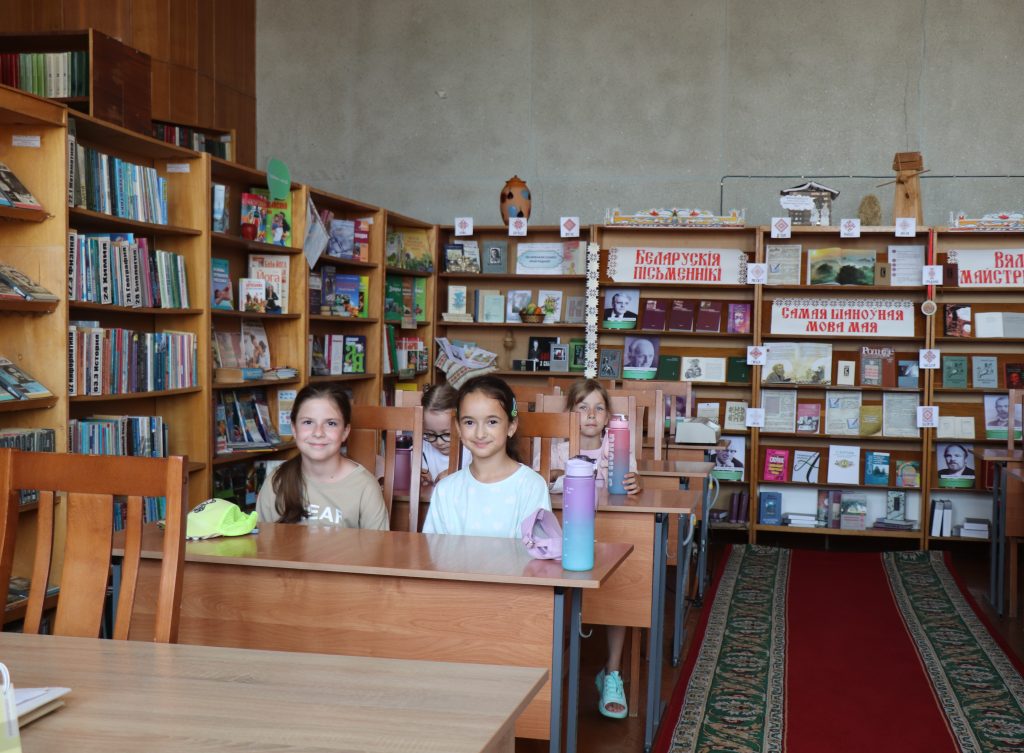 IMG_4322-1024x753 «Русский дом» пополнил фонд ветковской библиотеки