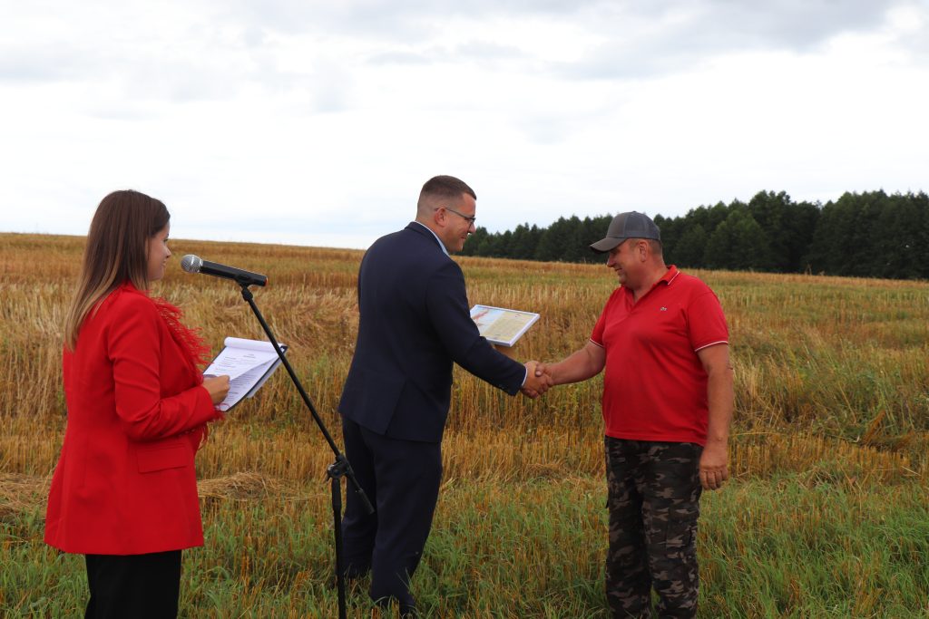 IMG_5450-1024x683 Хлеборобы Ветковщины продолжают покорять тысячные вершины