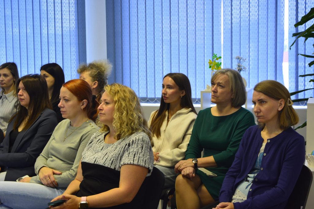 rSjIYU8ae3jF6z2cQroO-2cie7GnDmzU9MN5qqkSY7QA8payJN1ul_1ye-XE58yVGJk-H6ex-OFIbrRbRpGsTaVE-1024x682 Глава района встретился с трудовым коллективом Центра социального обслуживания населения