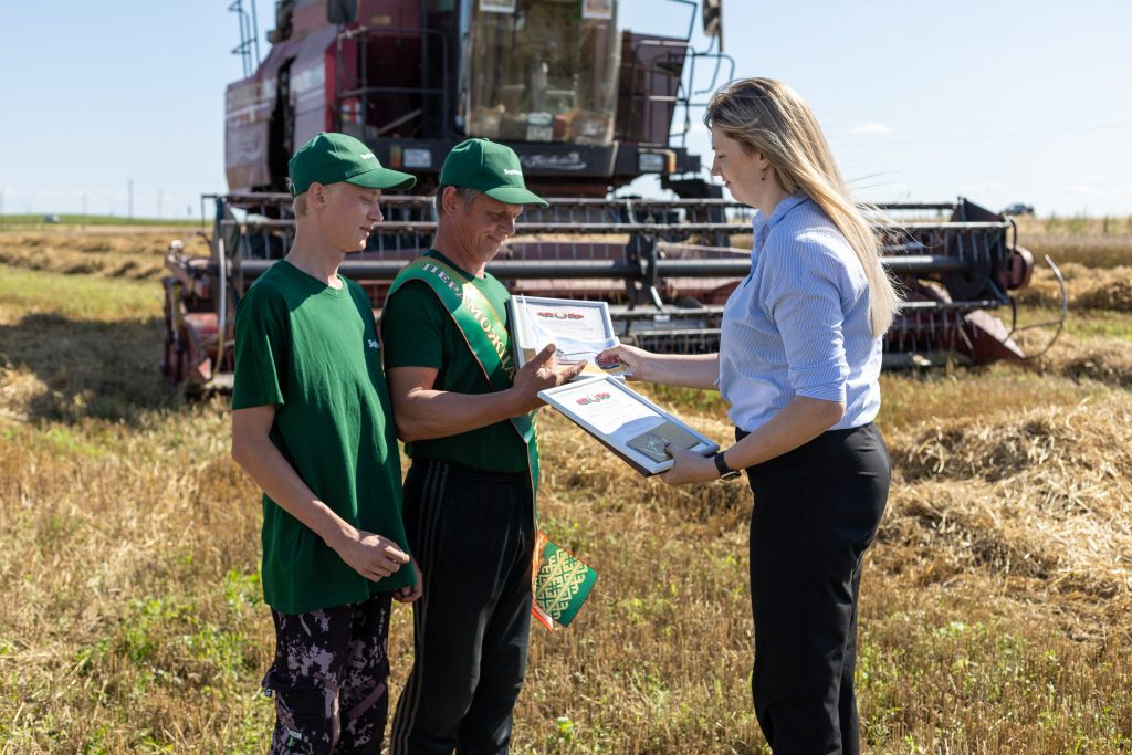 ф1-11-1024x683 В хозяйствах Ветковщины чествовали тружеников уборочной кампании