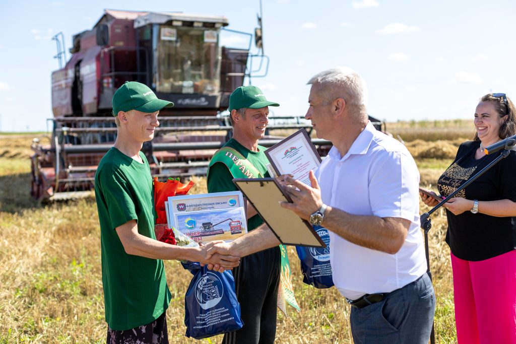 ф1-32-1024x683 В хозяйствах Ветковщины чествовали тружеников уборочной кампании