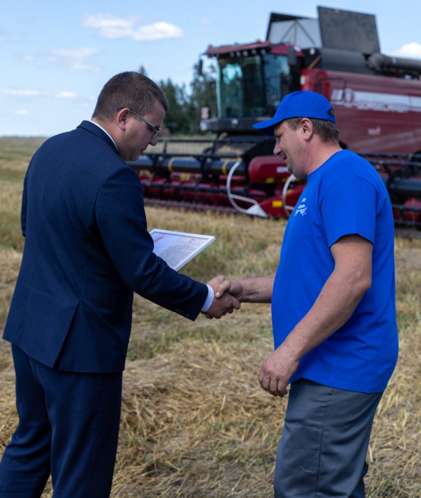 ф1-48-867x1024 В хозяйствах Ветковщины чествовали тружеников уборочной кампании