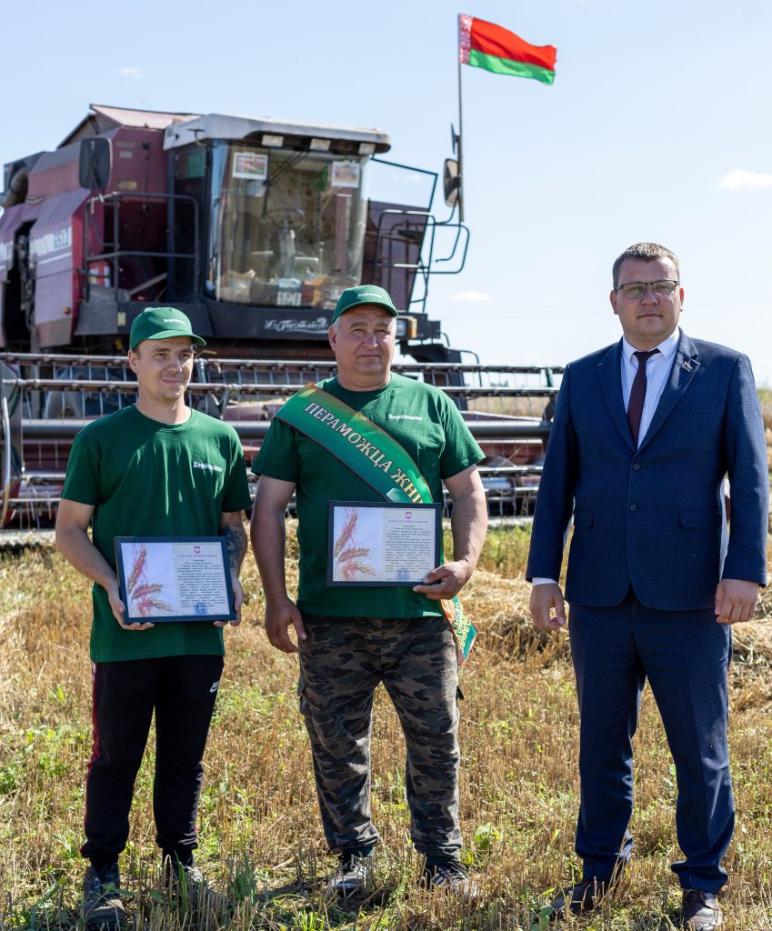 ф1-6-2-849x1024 В хозяйствах Ветковщины чествовали тружеников уборочной кампании