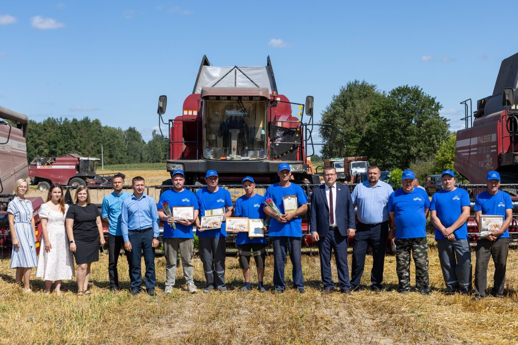 ф1-71-1024x683 В хозяйствах Ветковщины чествовали тружеников уборочной кампании