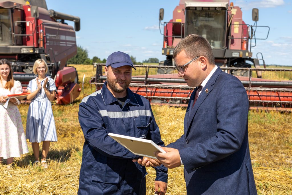 ф1-79-1024x683 В хозяйствах Ветковщины чествовали тружеников уборочной кампании