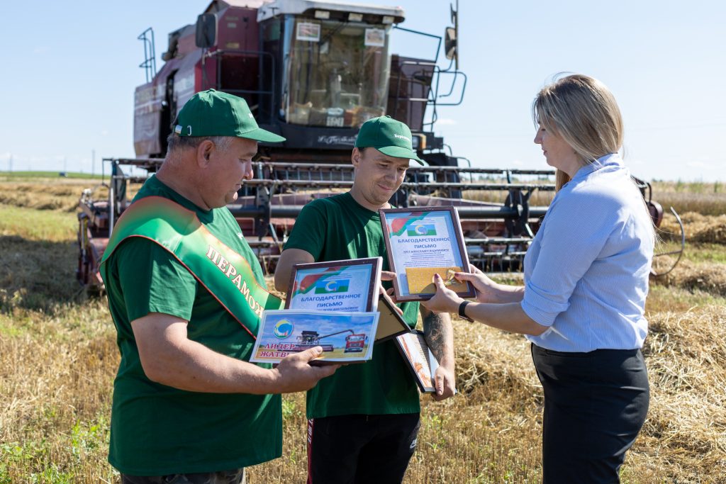 ф1-8-2-1024x683 В хозяйствах Ветковщины чествовали тружеников уборочной кампании