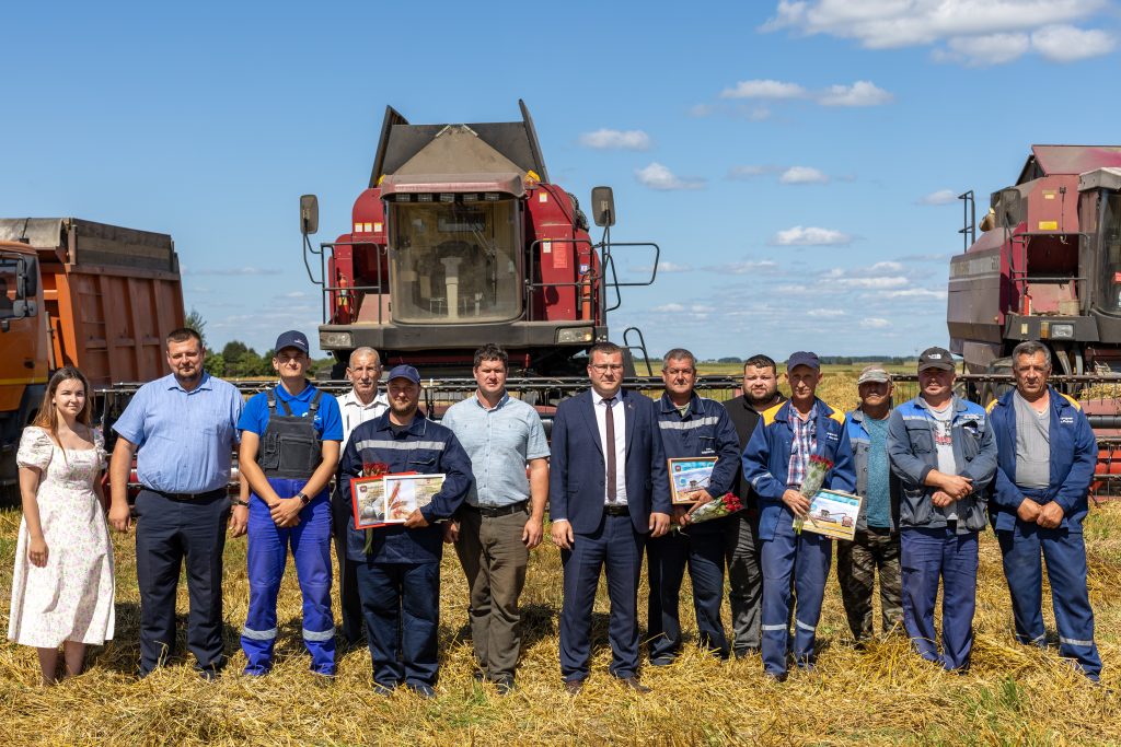 ф1-89-1024x683 В хозяйствах Ветковщины чествовали тружеников уборочной кампании