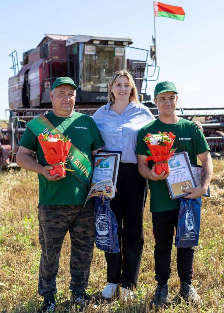 ф1-9-1-735x1024 В хозяйствах Ветковщины чествовали тружеников уборочной кампании