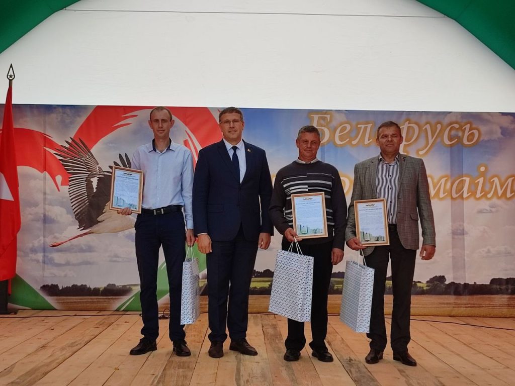 4rj_lpzknh42zmj2_xnel3dqszzt_makf5vnyozmdx8ewh-j2w2ubhnqpxet28doekzhbepq4xcpfdin0tbvn1ek-1-1024x768 В агрогородке Столбун проходит районный праздник тружеников села «Дажынкі-2025»