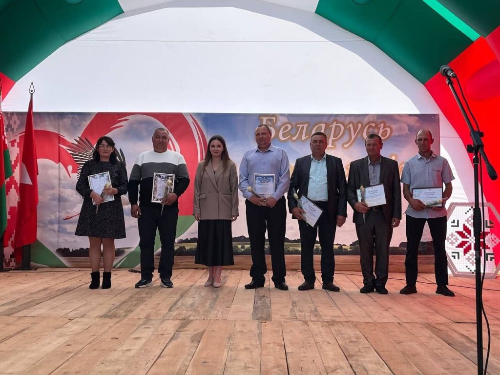 4tblzkigbv4w_kklkcxejthvs16pzllxrfnmmsn3r47ekvth2hc-yiseeqquuekgj9urdfvwaxlt5mpoulluxjy-1024x768 В агрогородке Столбун проходит районный праздник тружеников села «Дажынкі-2025»