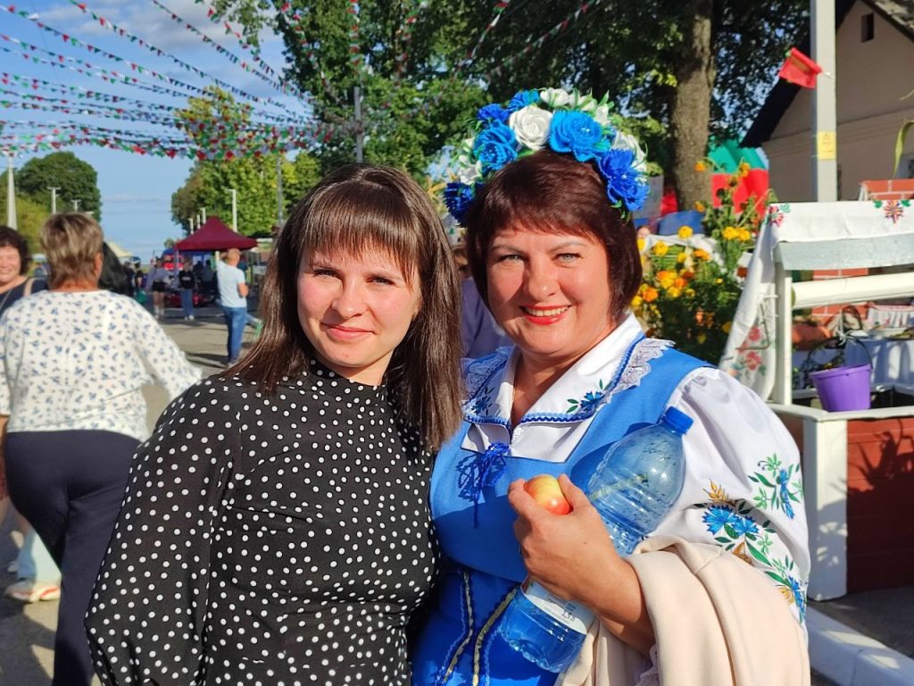 54vqcmxihrqbmbneels2dagk_ckedpbbvyrluly0ul5bzqqpaczpyunyzeekmqiux9q49ng62tfrengla2wt1lmz-1024x768 В агрогородке Столбун проходит районный праздник тружеников села «Дажынкі-2025»