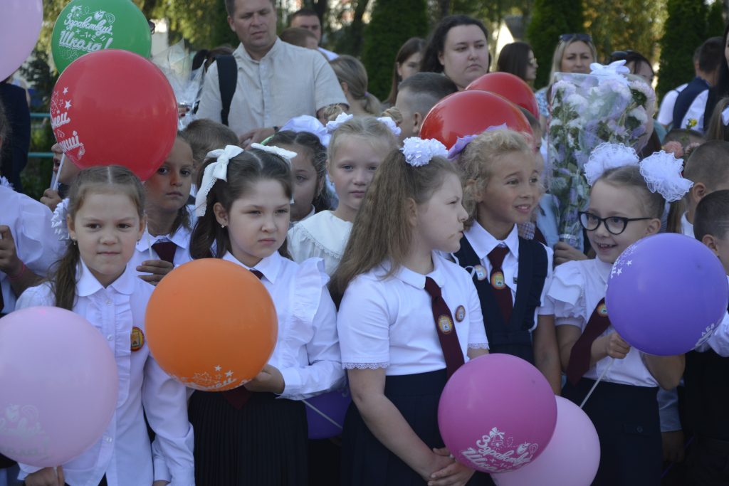 DSC2101-1024x683 В школах Ветковщины сегодня прозвенел первый звонок нового 2025/2026 учебного года