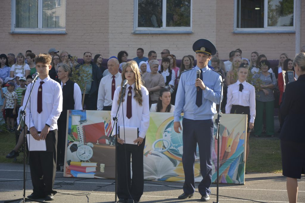 DSC2343-1024x683 В школах Ветковщины сегодня прозвенел первый звонок нового 2025/2026 учебного года