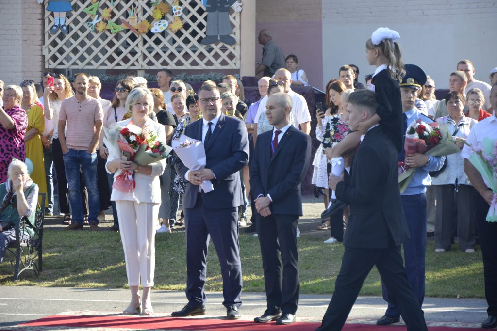 DSC2797-1024x683 В школах Ветковщины сегодня прозвенел первый звонок нового 2025/2026 учебного года