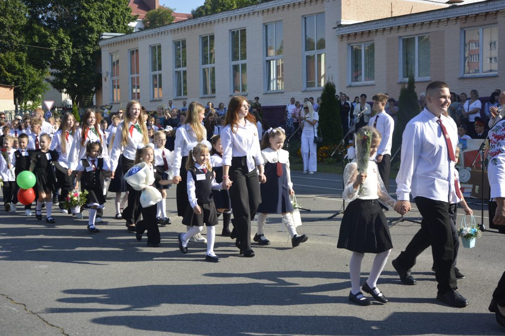 DSC2841-1024x683 В школах Ветковщины сегодня прозвенел первый звонок нового 2025/2026 учебного года