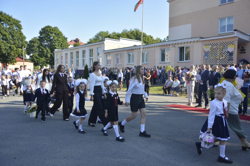 DSC2878-1024x683 В школах Ветковщины сегодня прозвенел первый звонок нового 2025/2026 учебного года