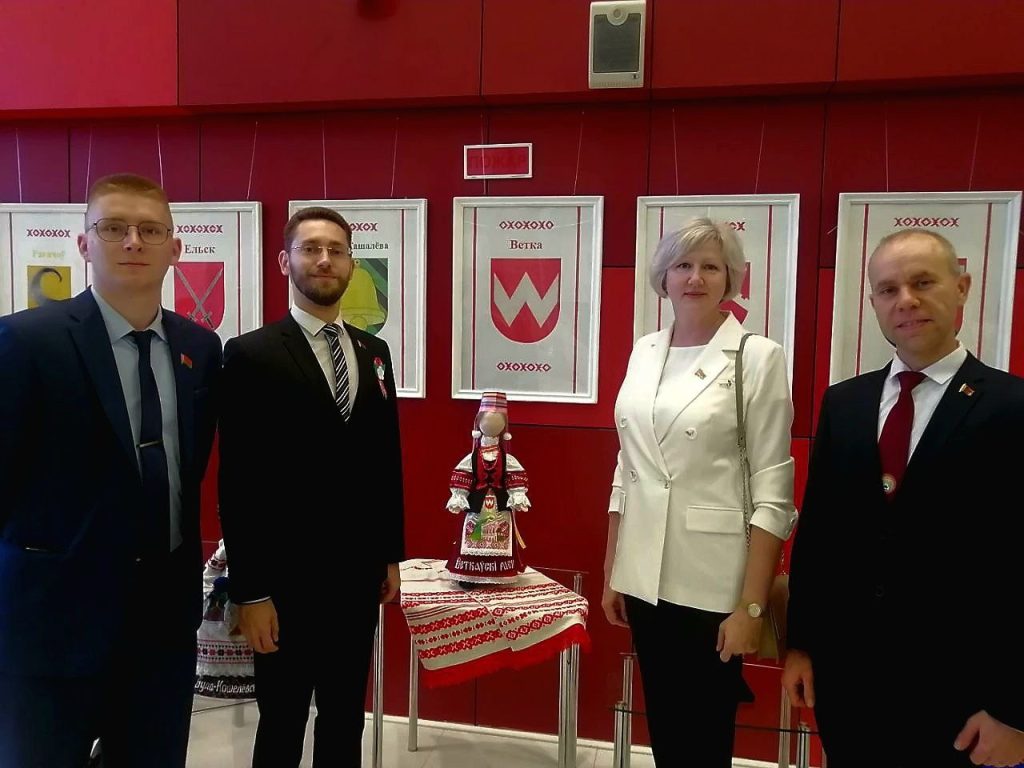 FTgAdplFMoZdvl1XfHcbLfU162vs91hJvxXKjMPInZikca8A1pNC022s_XOLT_DekBICYcO1cAPaNvbATo3XtaWm-1-1024x768 Делегация Ветковского района принимает участие в торжественном мероприятии, посвященном Дню народного единства