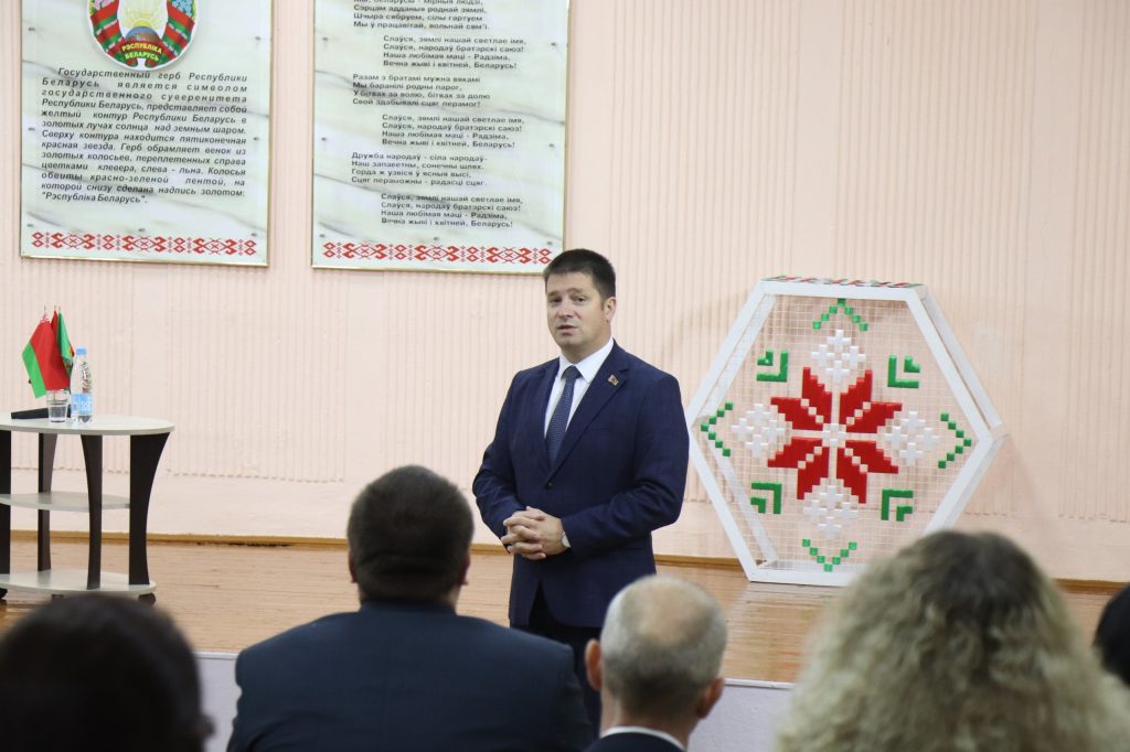 dyidrnmigblrdkq8vi5pxdaucvgz2sfwnnqq4rgukzw-xctoi87-ipy-io_srpk7cf_zz4b0-3sompdmkkflxxob-1024x682 Заместитель министра образования встретился с педагогической общественностью Ветковщины