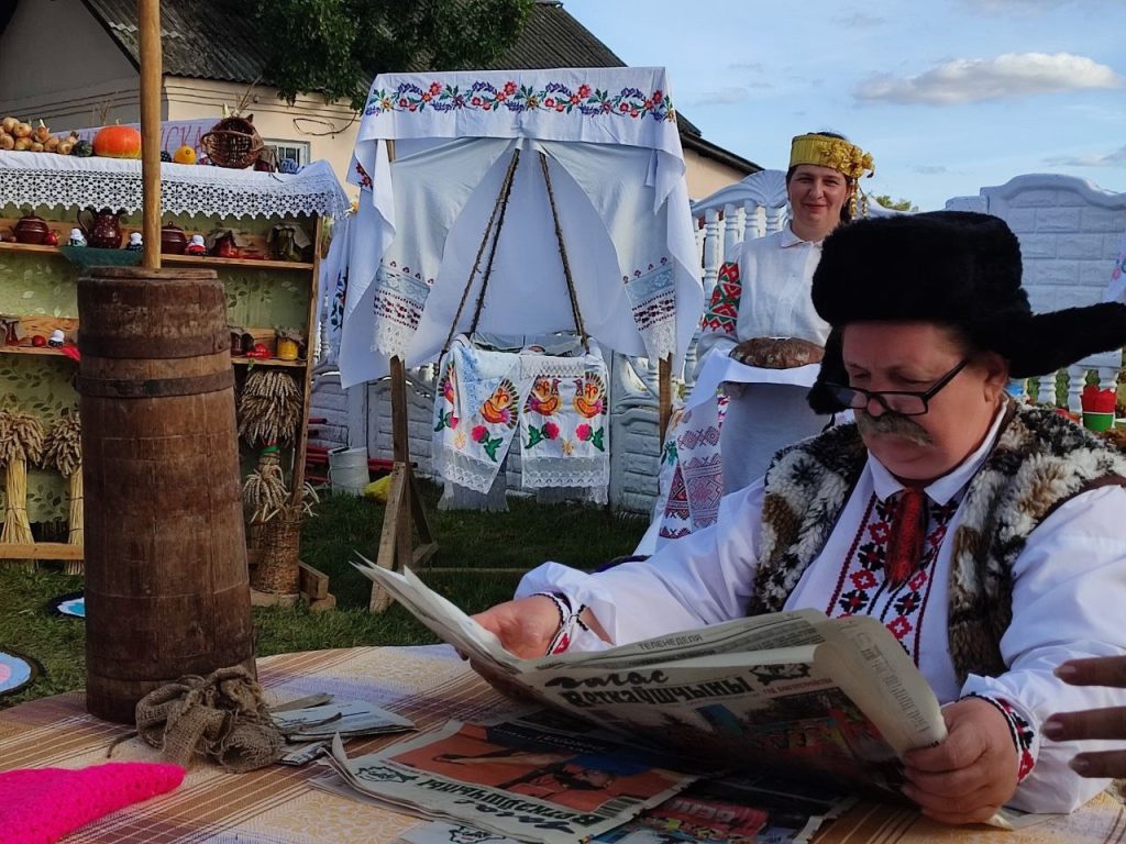 eno8c6iafuk0ab6n7yrlewcru2ie_8t3q4ymkpxz-2ktknxr1js5rocnpvpcj9pdsm6dmxvjx3komyoh3wl-dgbk-1024x768 В агрогородке Столбун проходит районный праздник тружеников села «Дажынкі-2025»